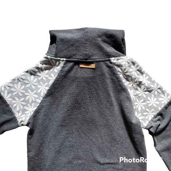 Picture Organic Pullover w/ Lace accents Grey Cowl Neck with Hoodie Size Medium - Picture 4 of 9